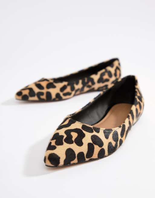 ASOS DESIGN – Latch – Spitze Ballerinas aus Leder mit Leopardenfellmuster ASOS DESIGN – Latch – Spitze Ballerinas aus Leder mit Leopardenfellmuster