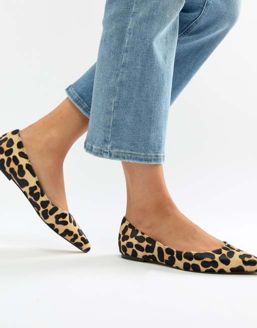 ASOS DESIGN – Latch – Spitze Ballerinas aus Leder mit Leopardenfellmuster, 2 von 4
