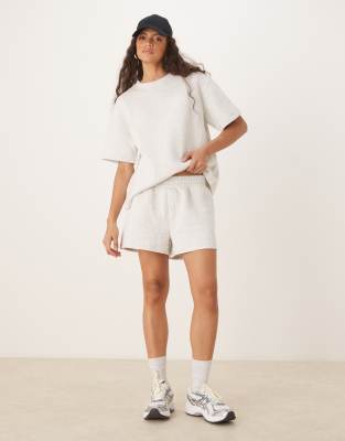ASOS DESIGN - Laufshorts in grau meliert mit breiter Rippstruktur, Kombiteil