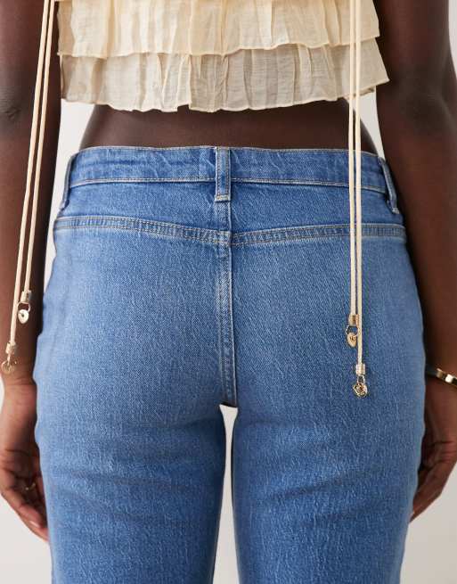ASOS DESIGN lavtaljede capribukser i mellemvask blå, 4 af 5