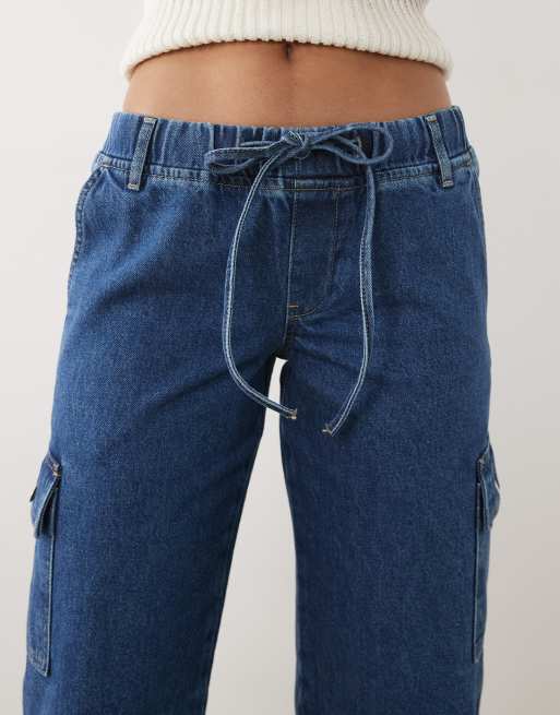 ASOS DESIGN lavtaljede utility-capribukser i mellemvask blå, 3 af 5