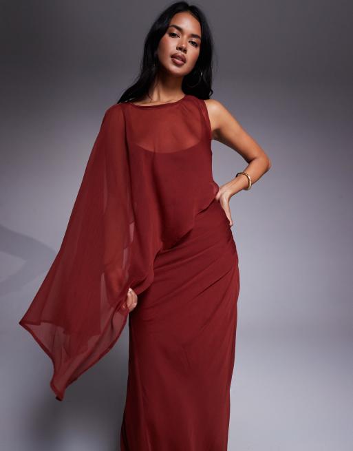 ASOS DESIGN – Chokladbrun maxiklänning med cape över en axel och draperad kjol