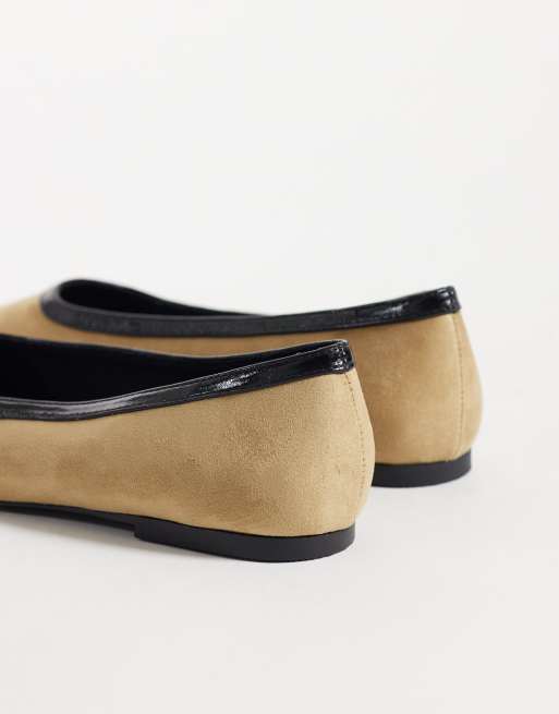 ASOS DESIGN Layla Ballerinas mit eckiger Spitze in Sand aus Velourslederimitat und Schwarz, 3 von 4