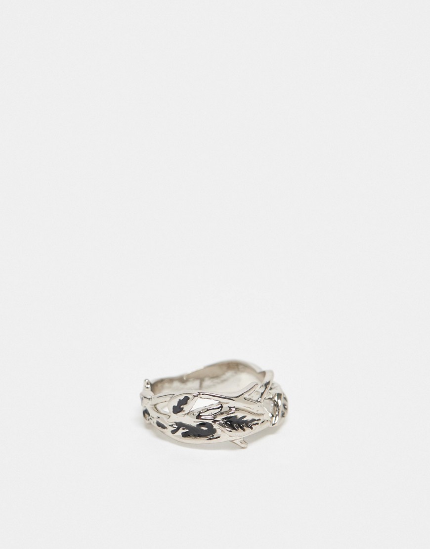 leaf design ring in silver tone