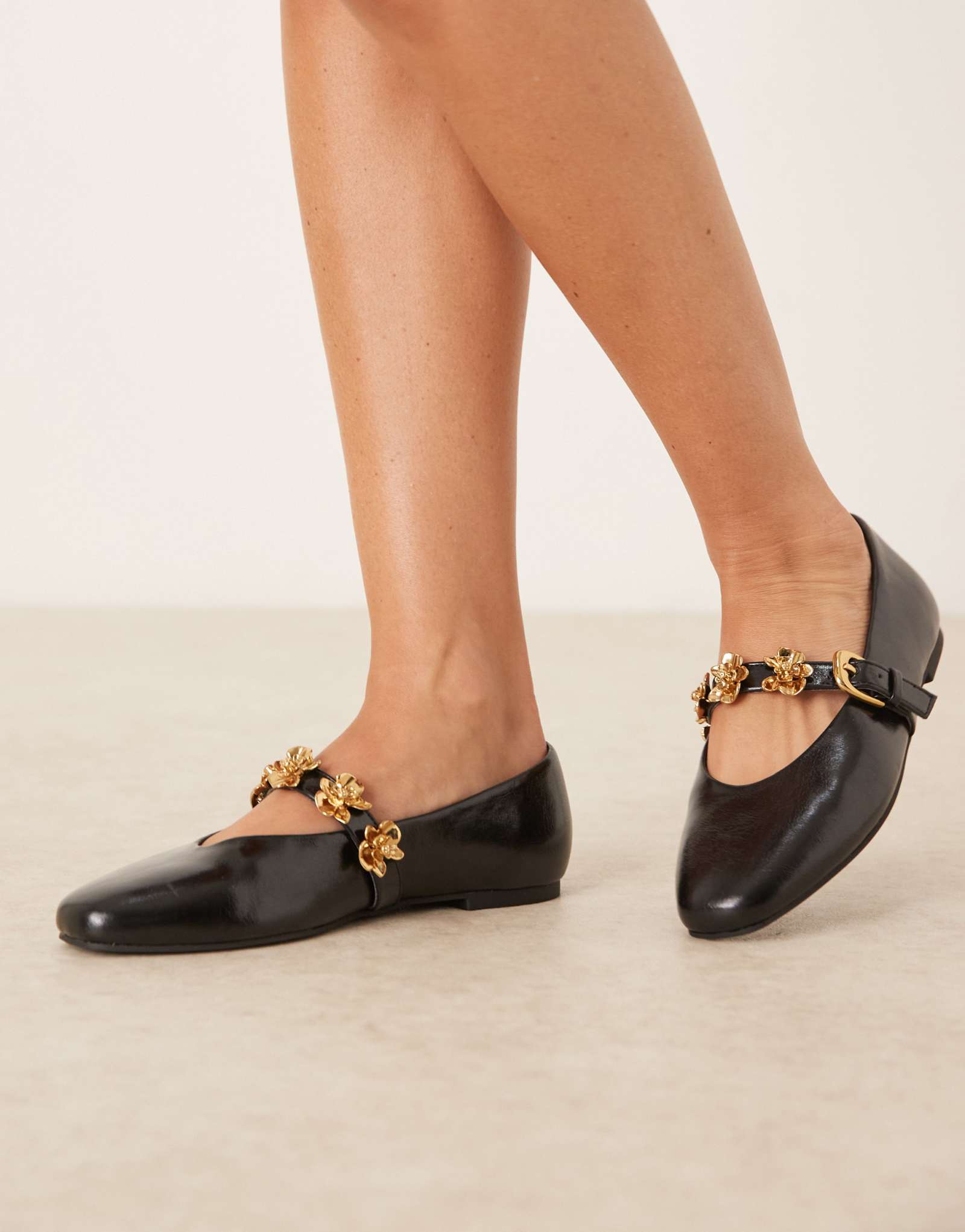 Черные балетки mary jane с цветочной отделкой от Leah DESIGN от ASOS