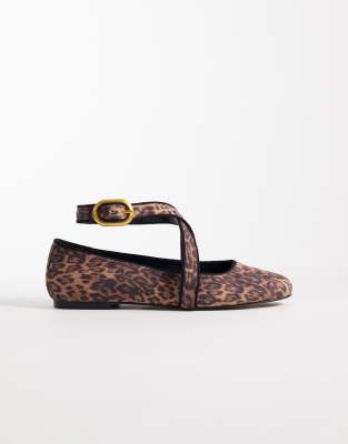 ASOS DESIGN - Leash - Ballerinas mit überkreuzten Riemen und Leopardenmuster-Bunt