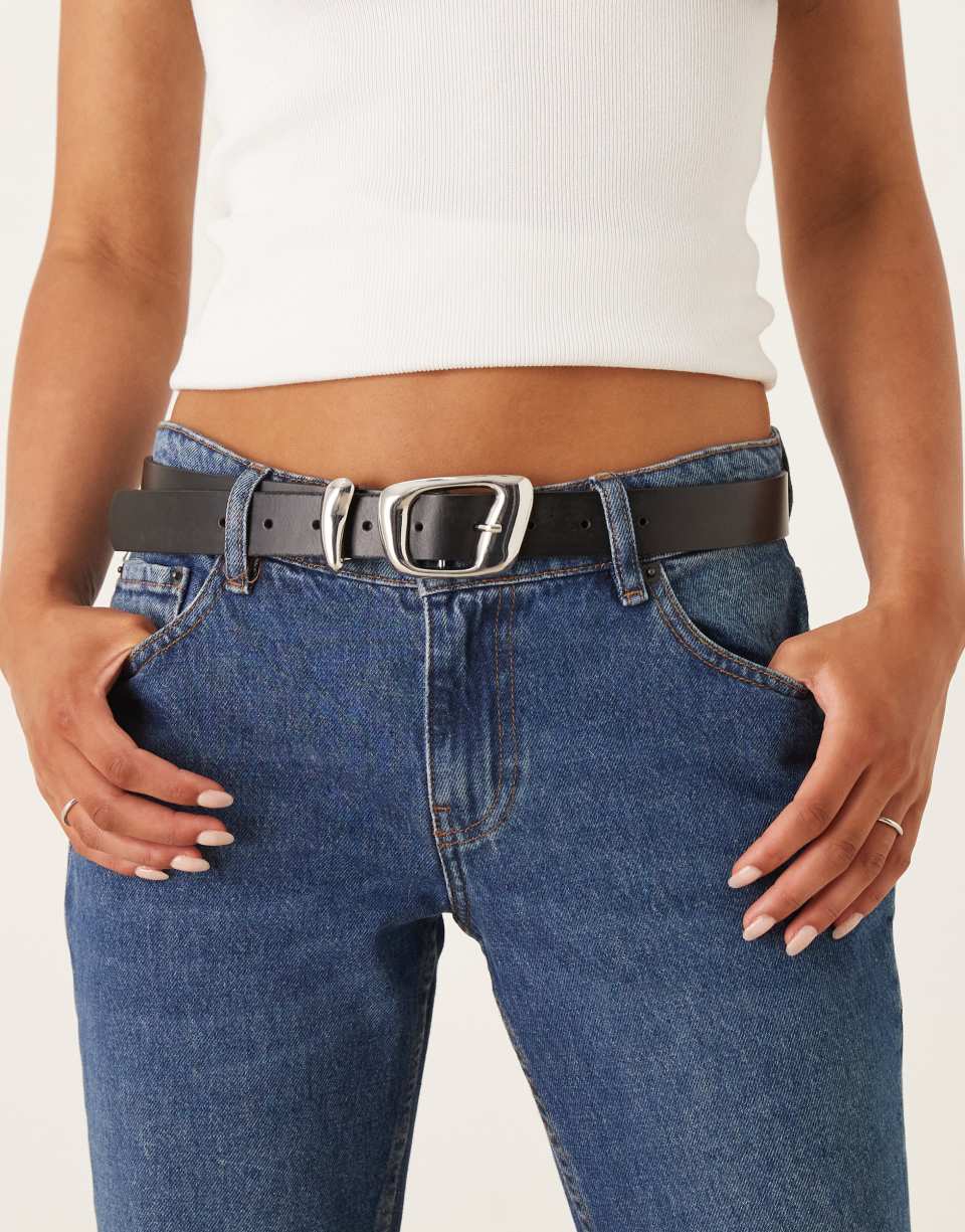 Asymmetric buckle leather belt