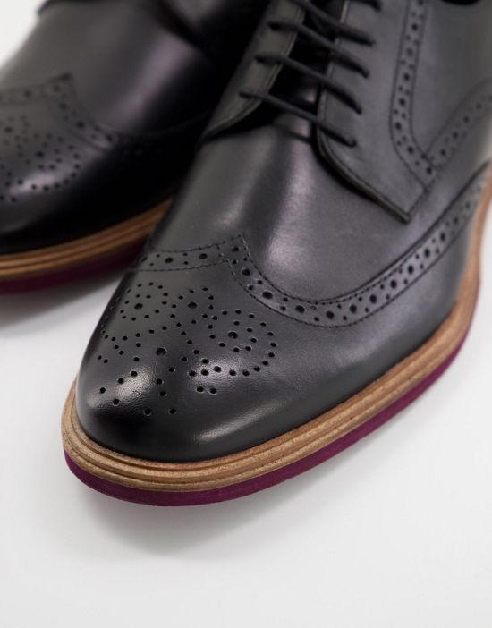 https://images.asos-media.com/products/asos-design-leather-brogue-in-black-leather-with-contrast-sole/201048938-4?$n_550w$&wid=550&fit=constrain