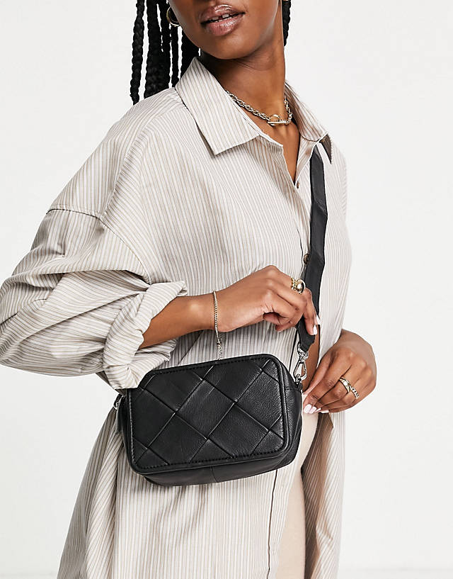 ASOS DESIGN - leather camera crossbody bag with weave in black