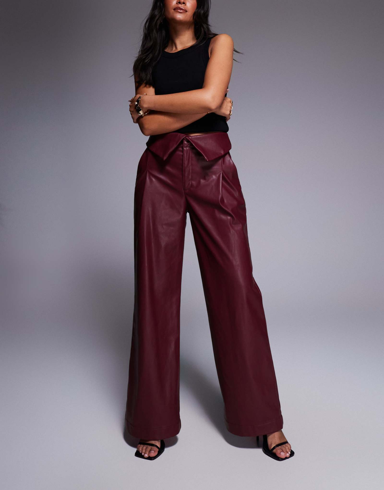 Широкие брюки ASOS DESIGN из кожи бордового цвета с завышенной талией