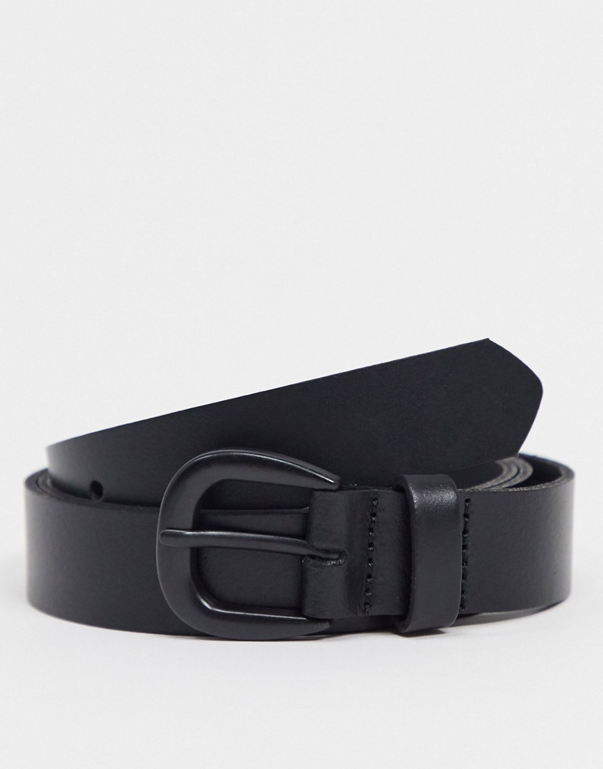 ASOS DESIGN leather slim belt in black with matte black horseshoe buckle