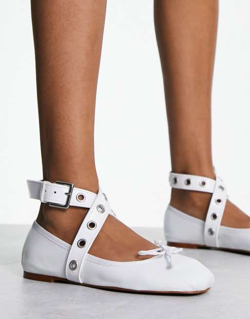 ASOS DESIGN Legend Ballerine bianche premium in pelle morbida con fascetta e dettagli in metallo