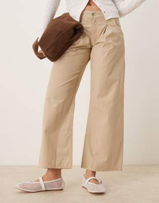 ASOS DESIGN - Legere Hose in Beige mit weitem Bein und Bundfalten-Neutral