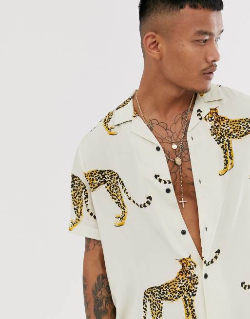 ASOS DESIGN – Legeres Hemd in Ecru mit Gepard-Print