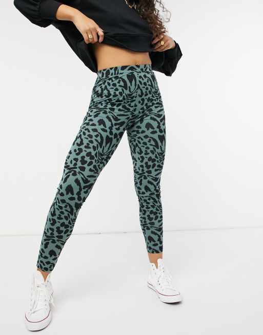 ASOS DESIGN legging in khaki leopard print