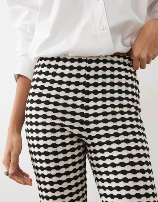 ASOS DESIGN - Leggings capri a cuadros vichy monocromáticos de croché liso, 3 de 5