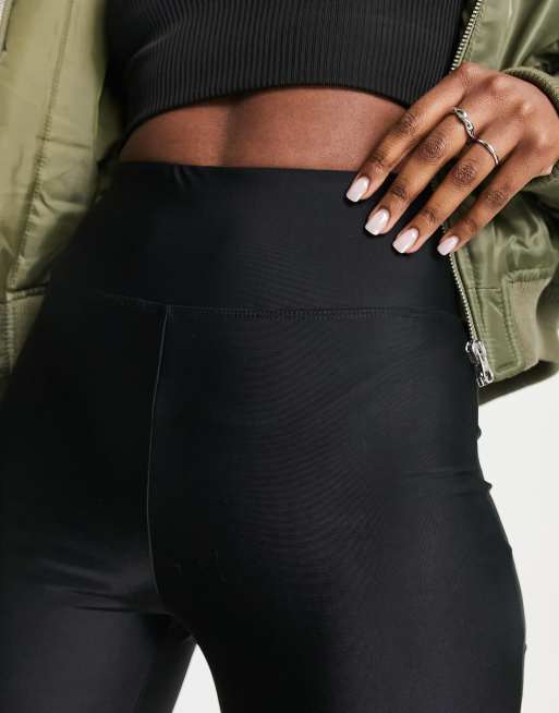 ASOS DESIGN – Leggings in Schwarz mit mattem Schimmer und hohem Bund, 3 von 4