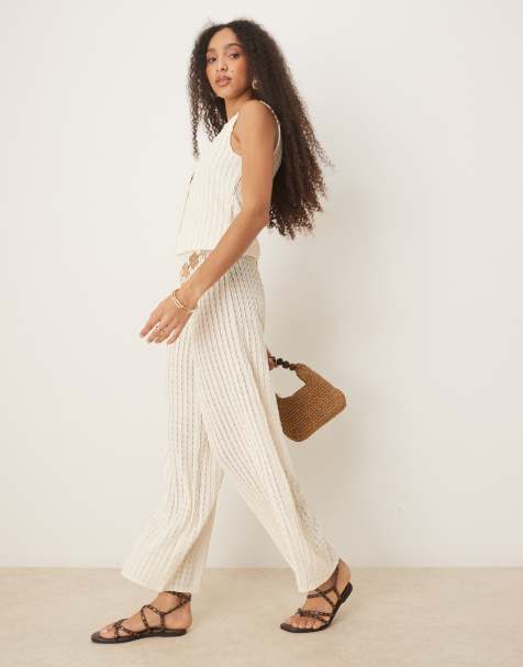 ASOS DESIGN – Leicht durchscheinende Hose in Creme mit weitem Bein und Häkel-Strukturmuster, Kombiteil - view 1