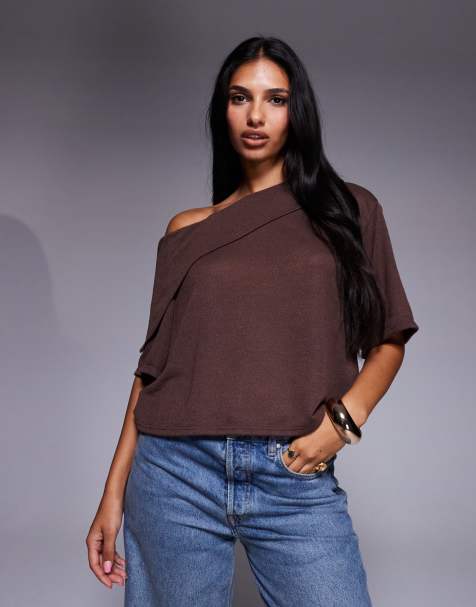 ASOS DESIGN – Leicht durchscheinendes Cape-Oberteil in Braun mit Umschlagdetail - view 1