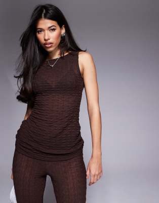 ASOS DESIGN - Leicht durchscheinendes, Longline-Oberteil in Braun mit weitem Ausschnitt und Strukturmuster, Kombiteil