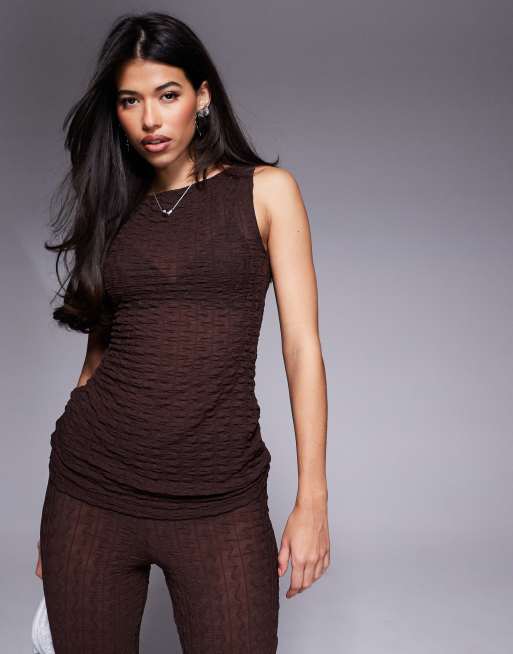 ASOS DESIGN – Leicht durchscheinendes, Longline-Oberteil in Braun mit weitem Ausschnitt und Strukturmuster, Kombiteil