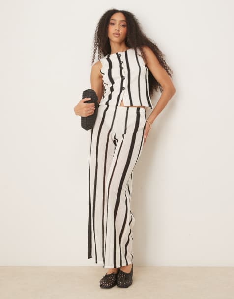 ASOS DESIGN – Leicht durchscheinendes, schwarz-weiß gestreiftes Westen-Top mit Struktur, Kombiteil - view 1