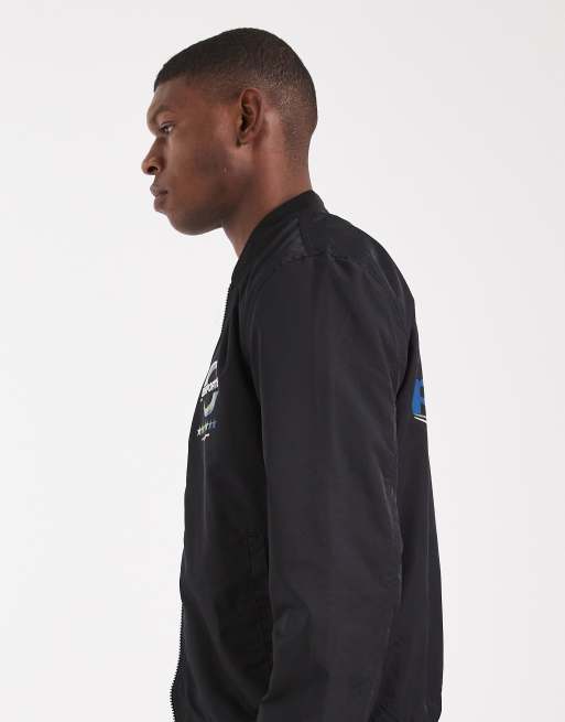 ASOS Design– Leichte Bomberjacke in Schwarz mit Print, 4 von 5