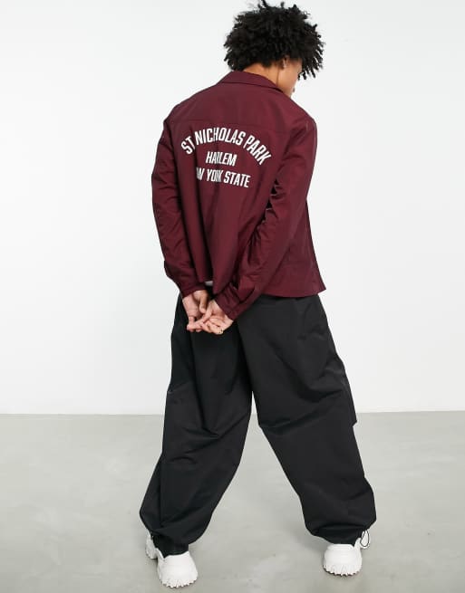 ASOS DESIGN – Leichte Trainer-Jacke aus Nylon im College-Design in Rot mit Rückenprint