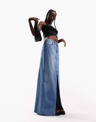 ASOS DESIGN - Leichter Maxi-Jeansrock in Blau mit Schlitz vorne