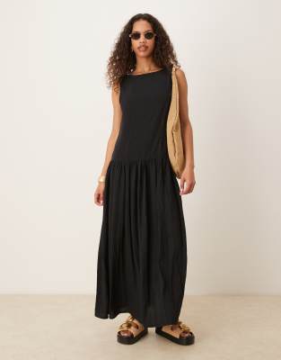 ASOS DESIGN - Leinenmix-Maxikleid in Schwarz mit tief angesetzter Taille und tiefem Rückenausschnitt