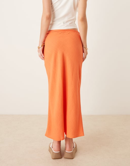 ASOS DESIGN – Leinenmix-Midirock in Orange mit Schrägschnitt, 4 von 5