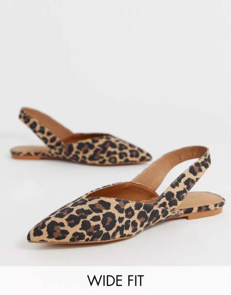 ASOS DESIGN – Leisure – Flache Ballerinas in weiter Passform mit hohem Schuhblatt, Fersenriemen und Leopardenfellmuster