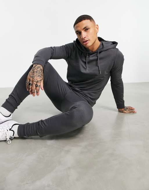 ASOS DESIGN – Lekki dres z bluzą z kapturem i dopasowanymi joggersami w spranym czarnym kolorze – BLACK