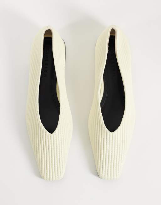 ASOS DESIGN Lemonade ballerinaskor med spetsig tå och rynkade detaljer i buttermilk, 2 av 4