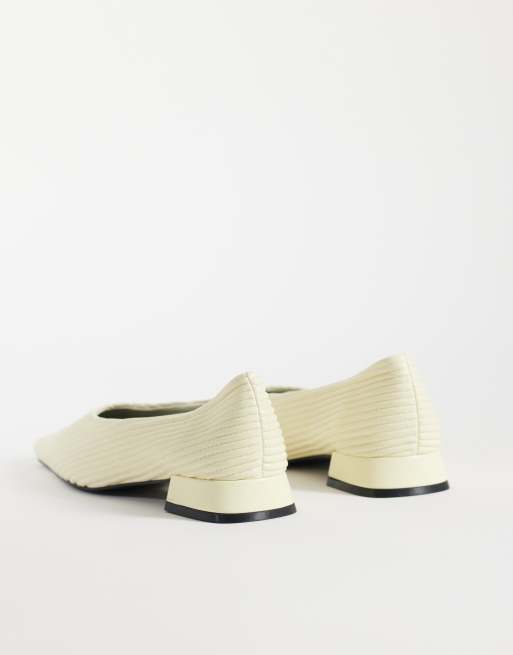 ASOS DESIGN Lemonade chisel toe ruched ballets in buttermilk, 3 of 4
