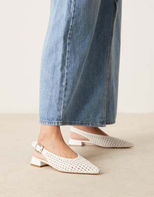 ASOS DESIGN - Leonora - Webmuster-Ballerinas in Weiß mit Fersenriemen