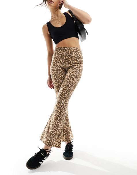 ASOS DESIGN – Leopardmönstrad byxor med utsvängd design - view 1