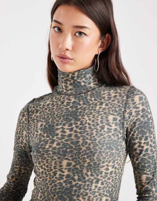 ASOS DESIGN – Leopardmönstrad topp i jersey med polokrage och långa ärmar, 3 av 4
