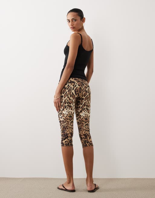 ASOS DESIGN – Leopardmönstrade caprileggings, 4 av 5