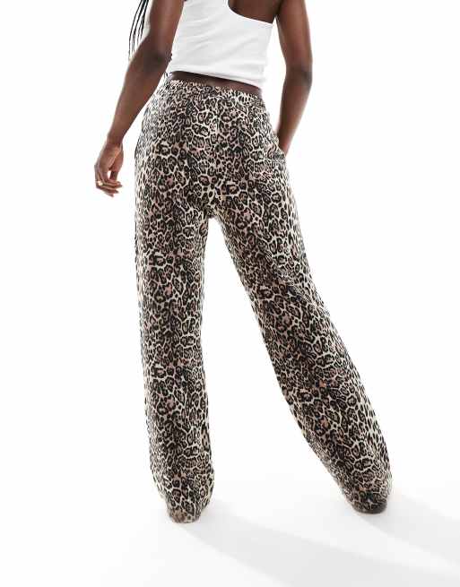 ASOS DESIGN – Leopardmönstrade mjukisbyxor med raka ben, 4 av 5
