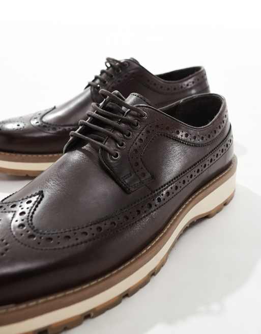 ASOS DESIGN - Leren brogueschoenen met veters in bruin met contrasterende witte zool, 2 van 4