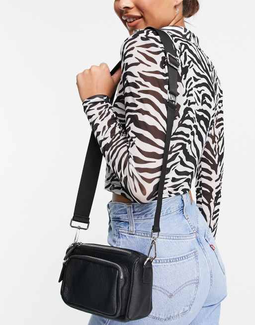 ASOS DESIGN - Leren cameratas met voorvak in zwart