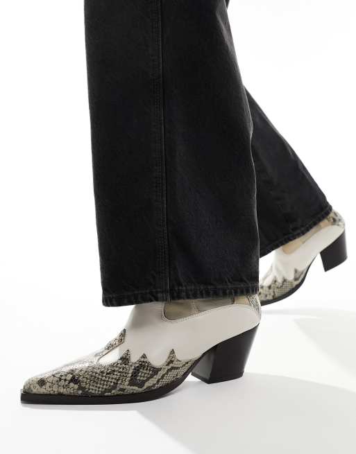 ASOS DESIGN - Leren laarzen met Cubaanse hak en western details in stone 