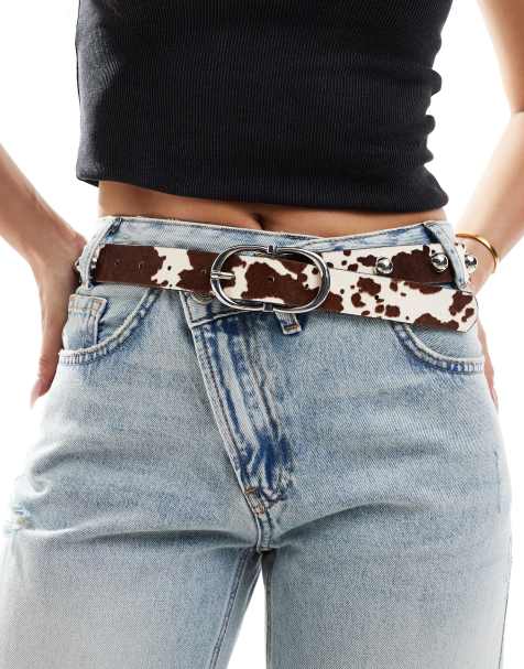 ASOS DESIGN - Leren taille- en heupriem met dubbele halvemaanvormige gesp in koeienprint - view 1