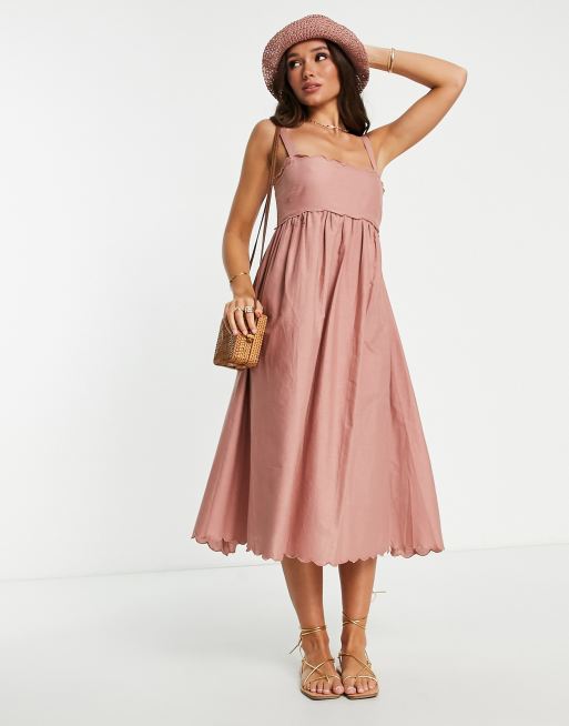 ASOS DESIGN – Letnia sukienka midi z wycięciami i muszelkowym wykończeniem w szaroróżowym kolorze 