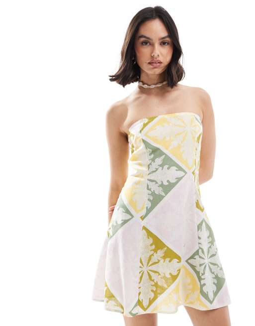 ASOS DESIGN – Letnia sukienka mini z dekoltem bandeau z imitacji lnu w mozaikowy wzór