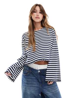 206682328-1-whiteandnavy 206682328-1-whiteandnavy