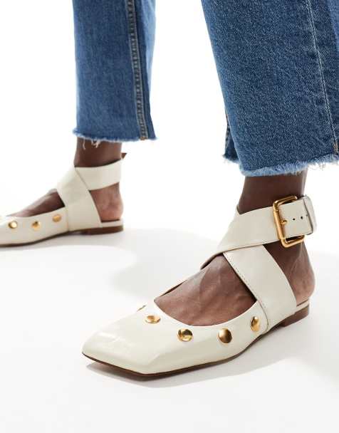 ASOS DESIGN – Level – Hochwertige Leder-Ballerinas in gebrochenem Weiß mit Nietenbesatz - view 1