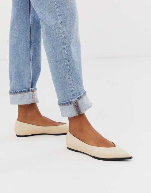 High clearance vamp flats