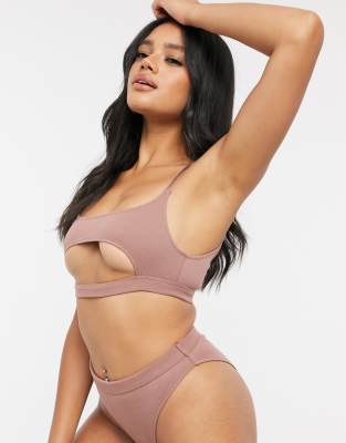 underboob bralette